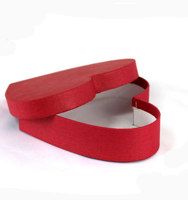 Caixas de presente em forma de coração de papel colorido personalizáveis com acabamento vernizado