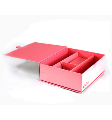 Caixas de presente em forma de coração de papel colorido personalizáveis com acabamento vernizado