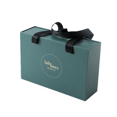 Encomenda personalizada aceita Embalagem de roupas Caixa de roupas de papel com alça de tamanho personalizado