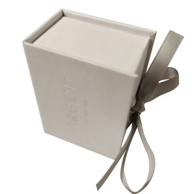 Caixa de presente de papelão branco personalizada com fecho de fita APPAREL Impressão de logotipo aceitável