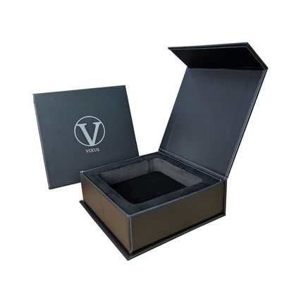 Materiais reciclados Caixa de presente magnética com logotipo de carimbo prateado preto mate e inserção de EVA