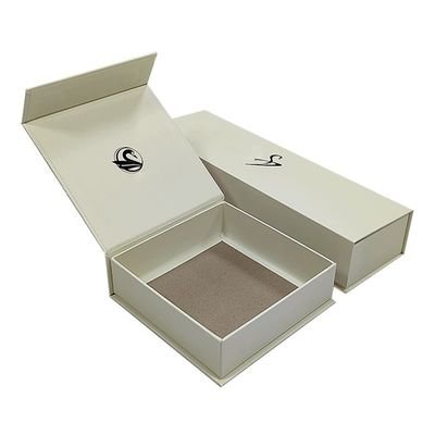 Pulseira, Brinco, Colar, Coletânea de jóias, Caixa com 1000g de cartão e acabamento em papel quente