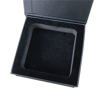 Outros Design personalizado Papel rígido preto e fosco embalagem de presente de papelão Caixa magnética com inserção de espuma