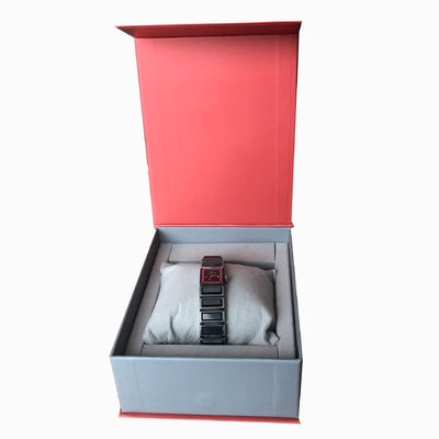 Encomenda personalizada aceita Caixa magnética de flaps para embalagens de roupas de cartão dobrável