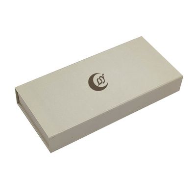 Caixa de Embalagem Magnética Branca Estilizada revestida com UV Caixa de Presente Flip Magnética para Adesivos