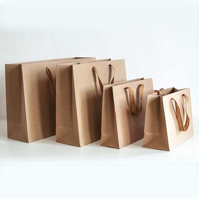 Bolsas de compras de papel Kraft castanho Impressão offset de vestuário Bolsa de papel Logotipo personalizado