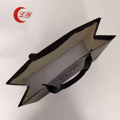 Sacos de papel prateados ecológicos com o seu próprio logotipo feitos de materiais reciclados