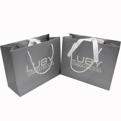 Bolsas de presente de luxo personalizadas de estampagem a quente Bolsas de compras Kraft recicláveis com alças