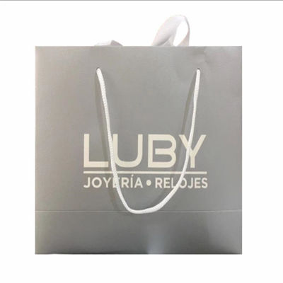 Bolsas de presente de luxo personalizadas de estampagem a quente Bolsas de compras Kraft recicláveis com alças