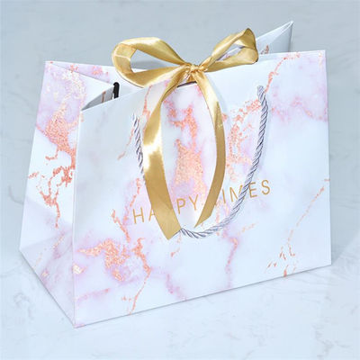 Bolsas de presente de luxo personalizadas de estampagem a quente Bolsas de compras Kraft recicláveis com alças