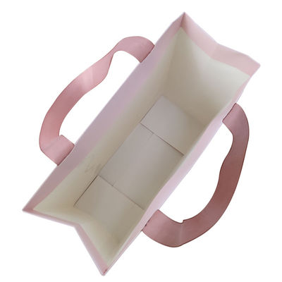 Luxo Logotipo personalizado Folha de ouro Impressão de papel Kraft Saco de embalagem de compras para sapatos Vestuário