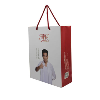 Sacos de compras de papel personalizados reciclados com manilha de laminação fosca / brilhante