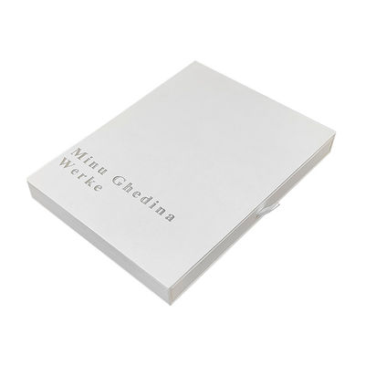 Caixa branca com padrão de textura simples elegante com logotipo prata caixa de papelão brilhante jóias embalagem de presente pequeno
