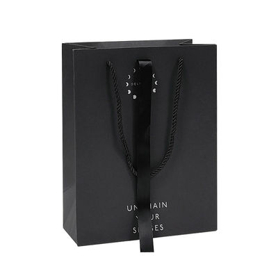 Desenho personalizado de luxo preto matte papel espesso embalagem de roupas saco de compras de presente com fita logotipo e alça