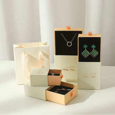 Conjunto de cosméticos personalizados Caixa deslizante rígida de arrastão de jóias Embalagem de presente Caixa de papel com inserção