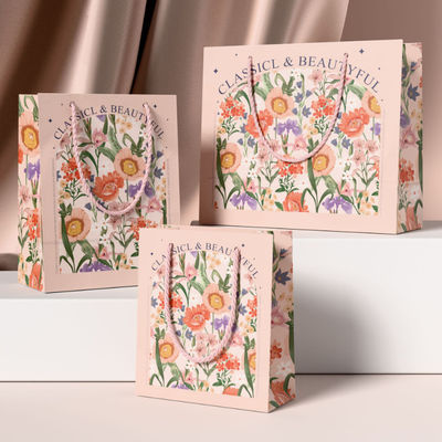 Vestuário personalizado Bolsas de compras Embalagem Luxo Corpo de Marfim Cartão Kraft Papel Baixo Preço Bolsa de presente de compras Logotipo personalizado