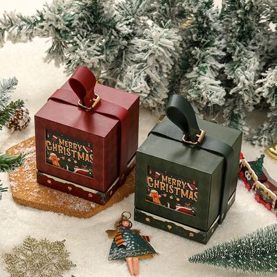 Caixa de Presente de Natal Luxuosa com Design Elegante Dourado e Vermelho para Celebrações Familiares