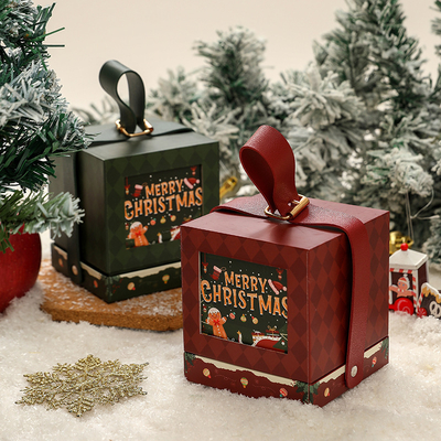 Caixa de Presente de Natal Luxuosa com Design Elegante Dourado e Vermelho para Celebrações Familiares