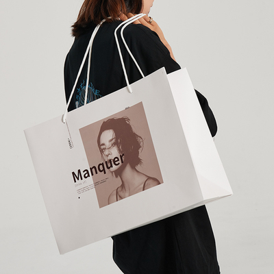 Bolsas de compras de luxo de papel branco personalizadas com design de alça de fita