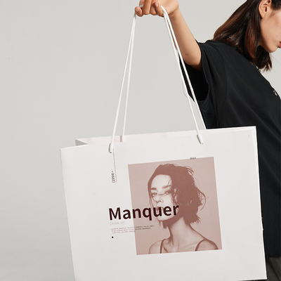 Bolsas de compras de luxo de papel branco personalizadas com design de alça de fita