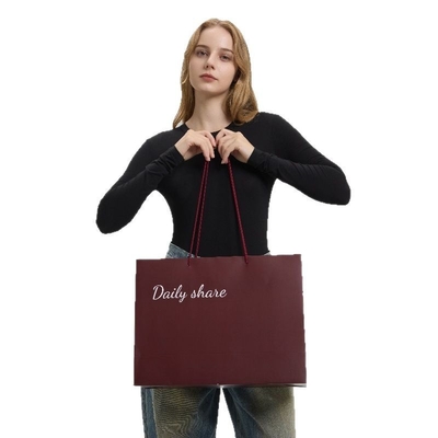 Bolsas de compras personalizadas elegantes de papel grande Vestidos Logotipo personalizado Design reciclado Moda a granel Bolsas de luxo de marca para lojas