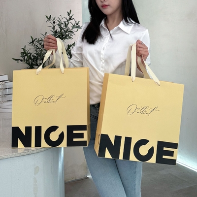 Logotipo impresso personalizado Bolsas de papel ecológicas Bolsas de papel kraft de alta qualidade para roupas