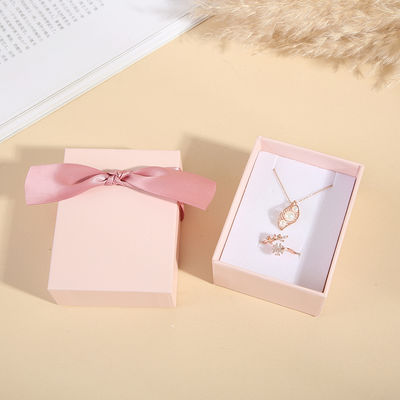 Caixa de joias rosa bebê adorável personalizada com logotipo Anel Colar Brinco Pulseira Embalagem Cartão