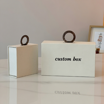 Caixa de apresentação magnética personalizada branca para joias com design personalizado, logotipo personalizado, caixa de papel para embalagem de anel, brinco, colar e pulseira