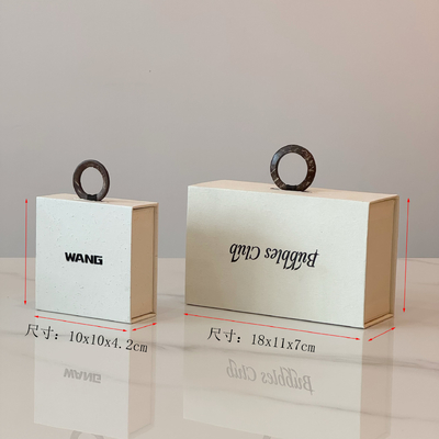 Caixa de apresentação magnética personalizada branca para joias com design personalizado, logotipo personalizado, caixa de papel para embalagem de anel, brinco, colar e pulseira