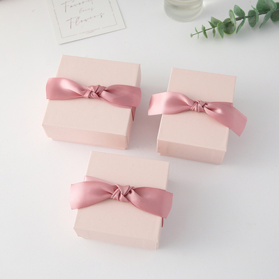 Caixa de joias rosa bebê adorável personalizada com logotipo Anel Colar Brinco Pulseira Embalagem Cartão