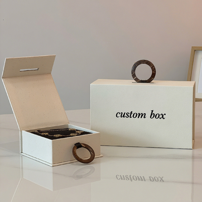 Caixa de apresentação magnética personalizada branca para joias com design personalizado, logotipo personalizado, caixa de papel para embalagem de anel, brinco, colar e pulseira